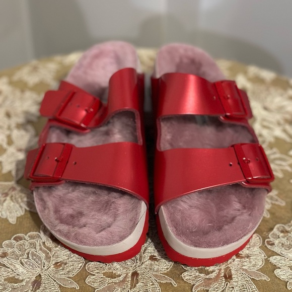 Iridescent Red Leather Birkenstocks w/Pink Fur Sandals size 38 N Furry Slippers - Picture 3 of 5
